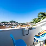 11 - New And Bright 3-bedroom Dubrovník