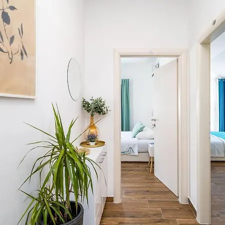 11 - New And Bright 3-bedroom דירה
