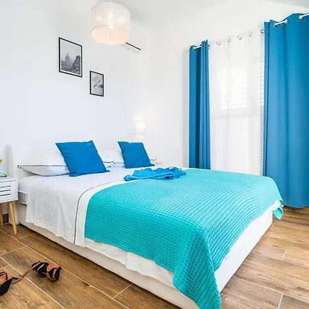 11 - New And Bright 3-bedroom Apartment *