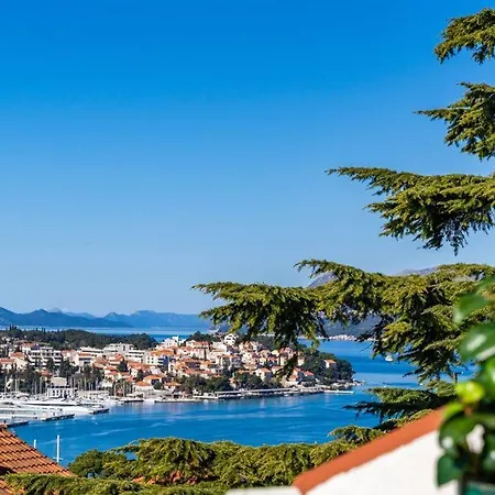 11 - New And Bright 3-bedroom Apartment *