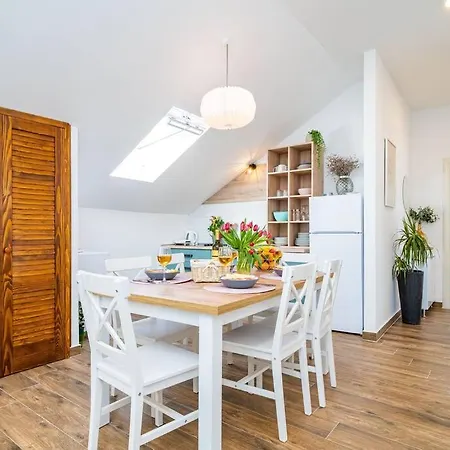 11 - New And Bright 3-bedroom