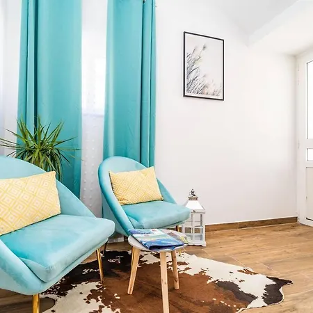11 - New And Bright 3-bedroom Apartment *