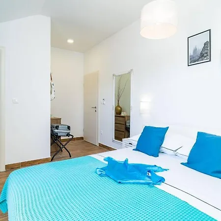 11 - New And Bright 3-bedroom Apartment